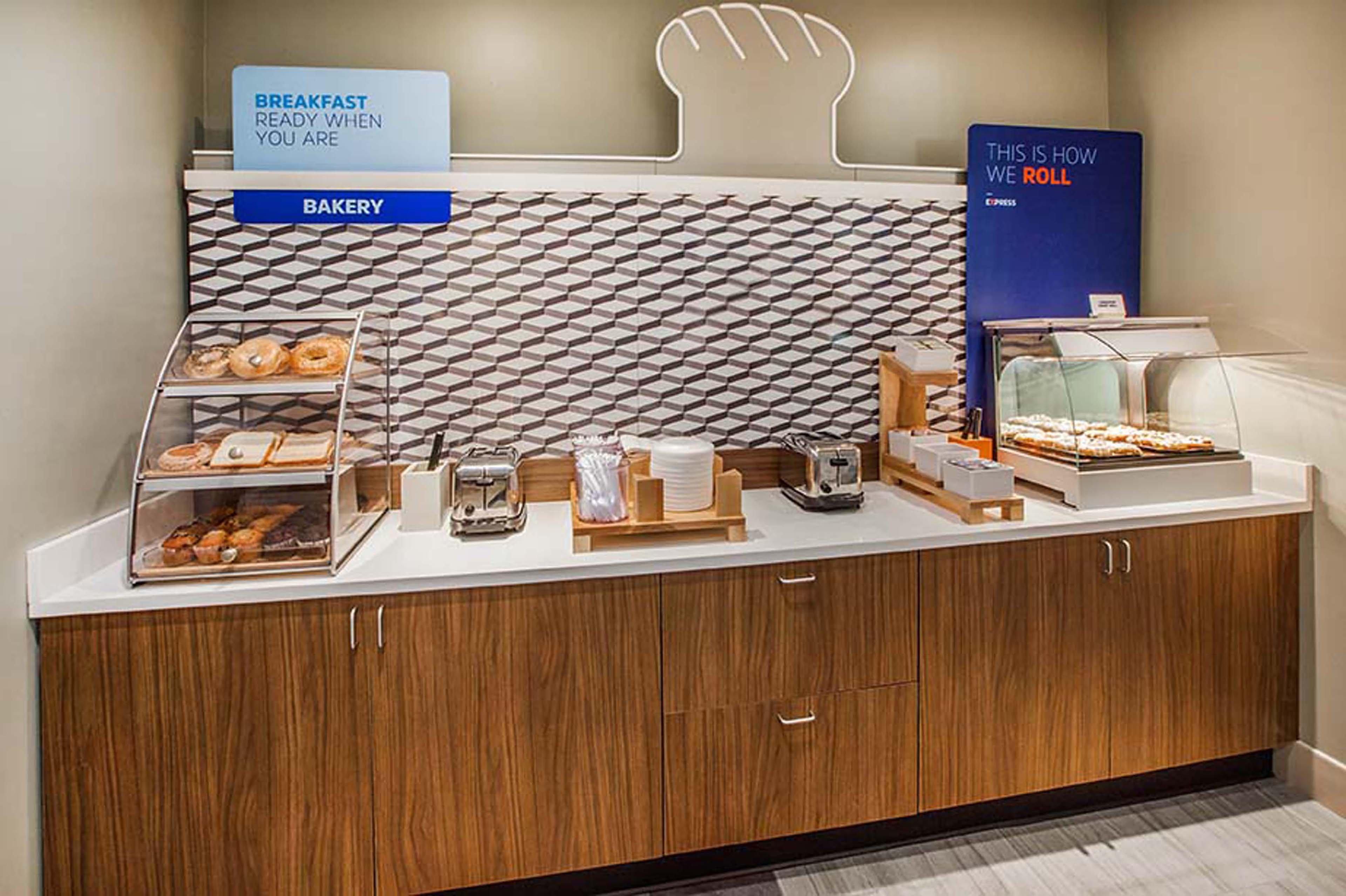Holiday Inn Express Hotel & Suites Christiansburg By Ihg Extérieur photo